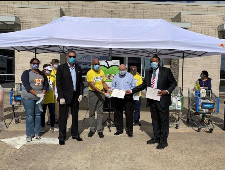 Consul General joined Congressman Rep. Al Green in the food distribution drive organized by India House Houston in collaboration with Houston Food Bank on August 12, 2020